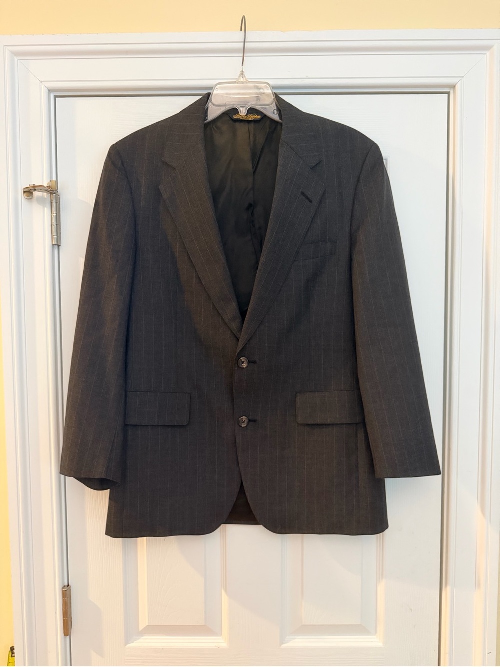 Men's Size 40R "Brooks Brothers" Charcoal Pinstripe Two-Button Blazer GUC